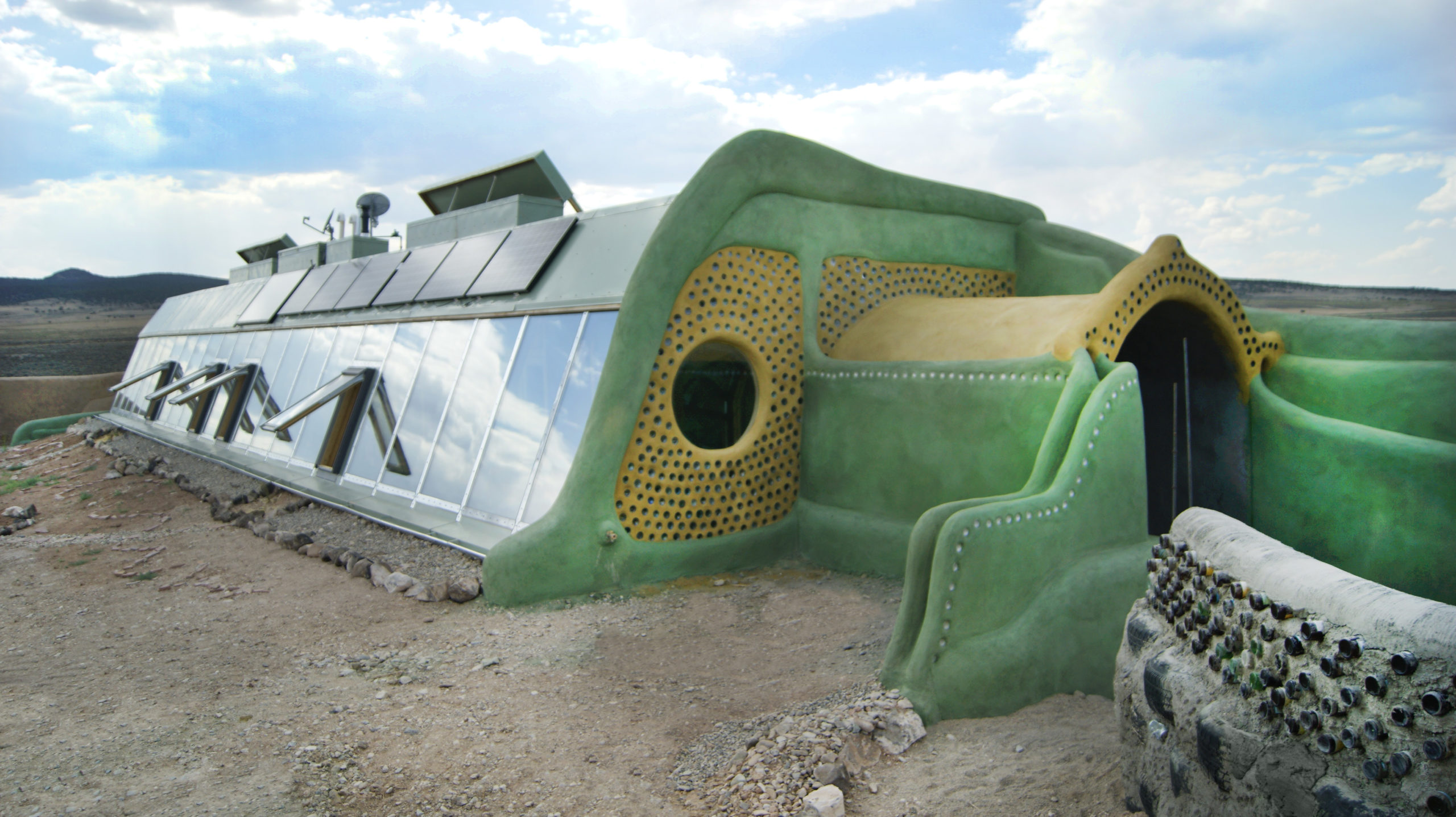 Taos Earthship House Design By Biodiesel33(Own_work, CC BY-SA_3.0)
